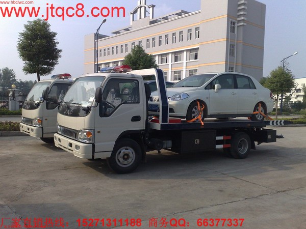 平板拖車的基本屬性就是因?yàn)樗艹蔀橛脩羰种匈嶅X的工具。目前,挖機(jī)平板拖車不僅生產(chǎn)廠家多,而且社會(huì)保有量相當(dāng)大。