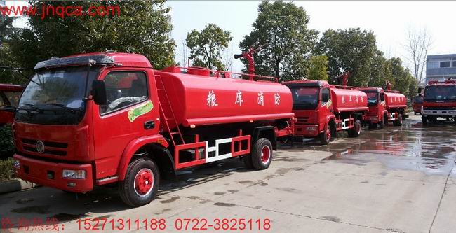 東風大多利卡消防水車(6-8T)一車兩用,即可用作消防車,同時用于綠化灑水車,是一款多功能型消防車。消防車功能:該車安裝了后置式消防泵,工作壓力在1.0 Mpa,在發(fā)生為災時啟動消防泵,關閉灑水功能閥門,操作消防炮,射程達45米以上,消防炮流量大,射程遠,即可滅火。