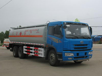 解放后雙橋國三油罐車