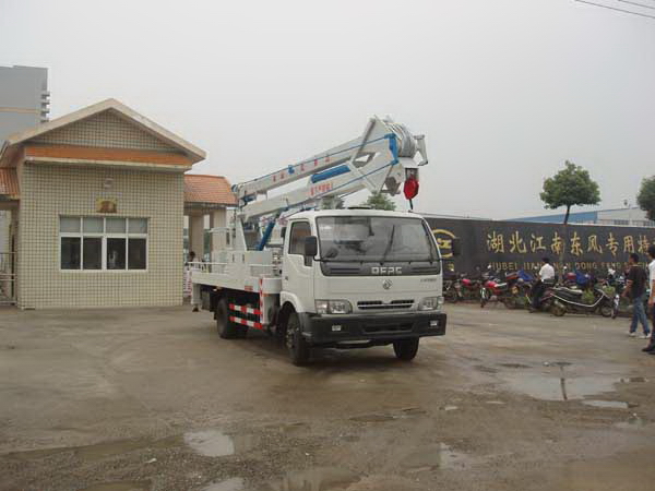 東風(fēng)多利卡消防車帶升降車平臺