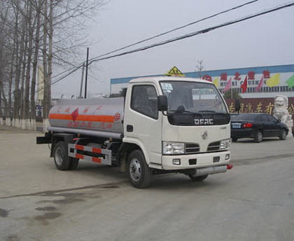 東風(fēng)小金霸(窄體)油罐車(chē)(加油車(chē))