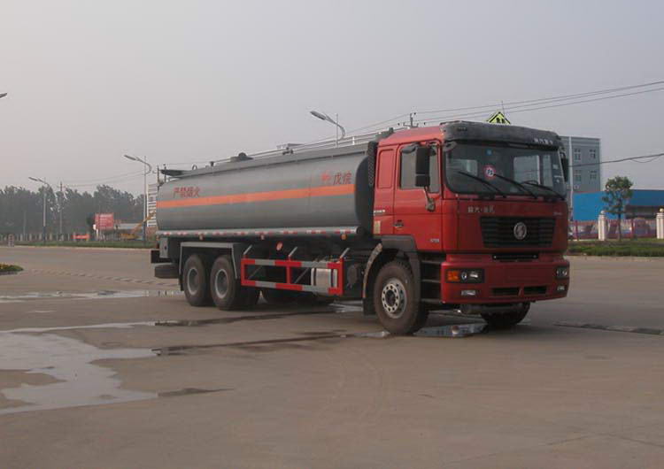 陜汽后八輪雙橋化工液體運(yùn)輸車