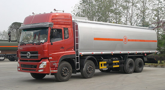 東風天龍前四后八加油車