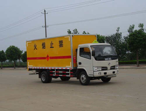 東風多利卡爆破器材運輸車